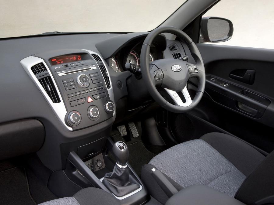  Kia cee&rsquo;d EcoDynamics 2009 года  (UK) (фото 2 из 10)